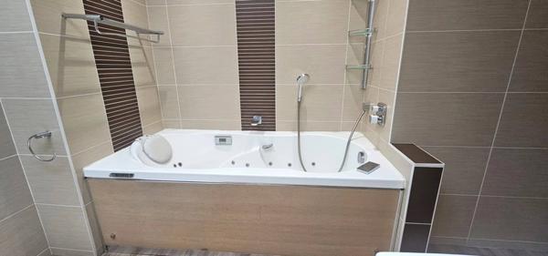 Maison en pierre 224m2 hab. piscine et 145m2 d'annexe