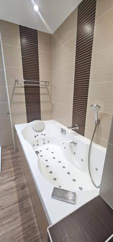 Maison en pierre 224m2 hab. piscine et 145m2 d'annexe