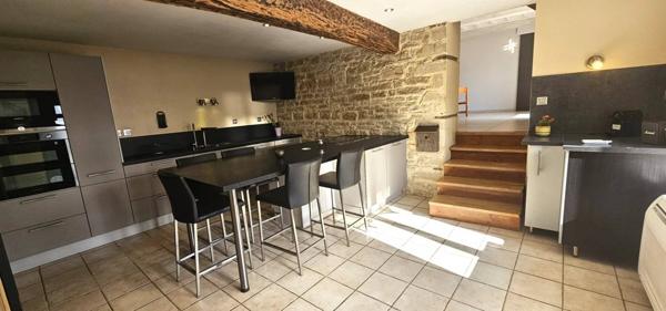 Maison en pierre 224m2 hab. piscine et 145m2 d'annexe