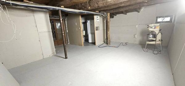 Maison en pierre 224m2 hab. piscine et 145m2 d'annexe