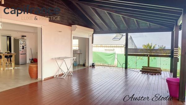 Villa T4 de 150 m2 et sa dépendance T3 de 100 m2 vue mer