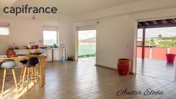 Villa T4 de 150 m2 et sa dépendance T3 de 100 m2 vue mer