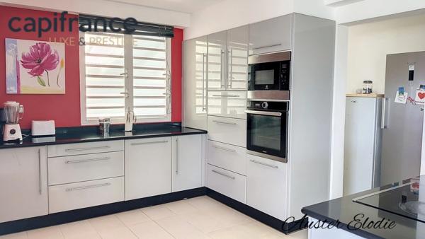 Villa T4 de 150 m2 et sa dépendance T3 de 100 m2 vue mer