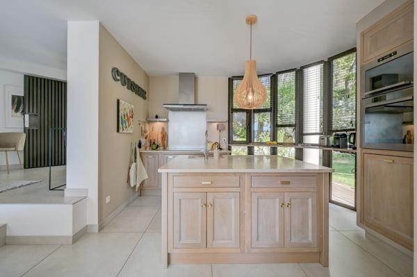 Vente Maison de luxe Aix-en-Provence 6 Pièces 300 m²