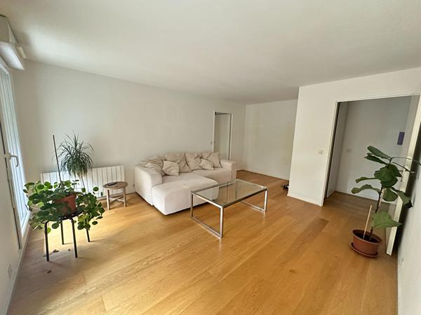 A SAINTE GENEVIEVE DES BOIS, APPARTEMENT T2 AVEC BALCON ET PARKING, PROCHE COMMERCE ET ECOLE