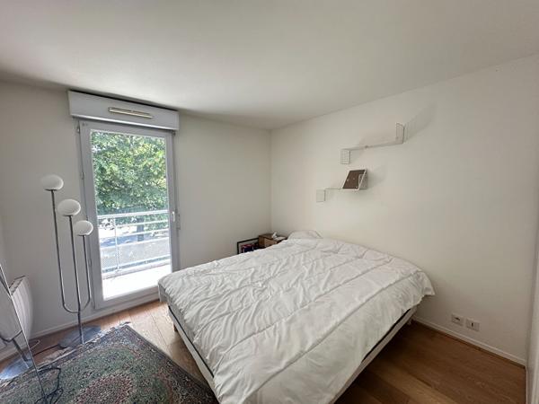 A SAINTE GENEVIEVE DES BOIS, APPARTEMENT T2 AVEC BALCON ET PARKING, PROCHE COMMERCE ET ECOLE
