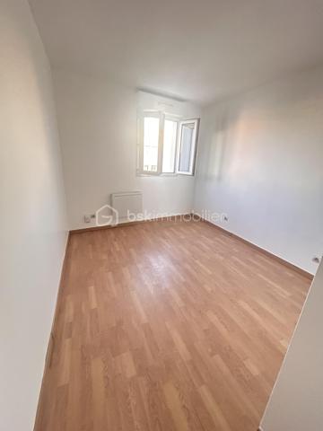 Emplacement idéal au cœur de Bondy !
Découvrez cet appartement lumineux offrant :
✅ 2 belles chambres
✅ Un agréable balcon pour profiter des beaux jours
✅ Un box fermé et sécurisé en option
✅ Proximité immédiate de la gare, du Tram T4 et de l’A86 pour des déplacements facilités
🚆 Commerces, écoles et transports accessibles à pied : un cadre de vie pratique et recherché !

💙 Idéal pour une famille, un jeune couple ou un investissement locatif.

📲 Contactez-moi dès maintenant pour organiser une visite et découvrir ce bien sans tarder !