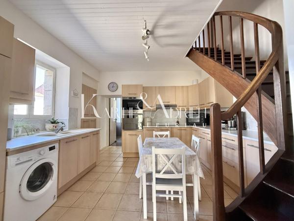 Maison de ville : 6 chambres, piscine et jardin