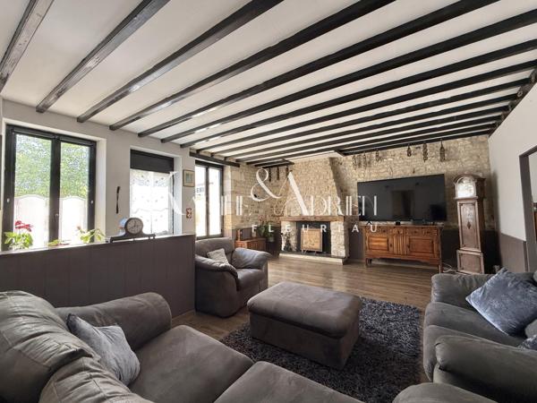 Maison de ville : 6 chambres, piscine et jardin
