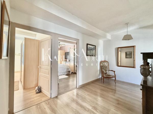 Maison de ville : 6 chambres, piscine et jardin