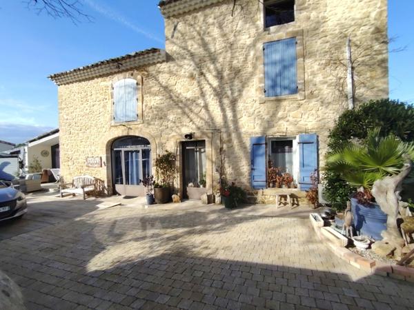 Camaret-sur-Aigues (84850) MAS DE VILLAGE 8 PIECES 220 M²