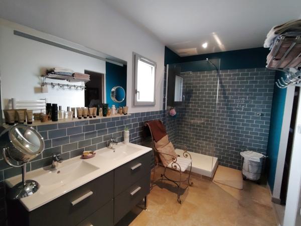 Camaret-sur-Aigues (84850) MAS DE VILLAGE 8 PIECES 220 M²