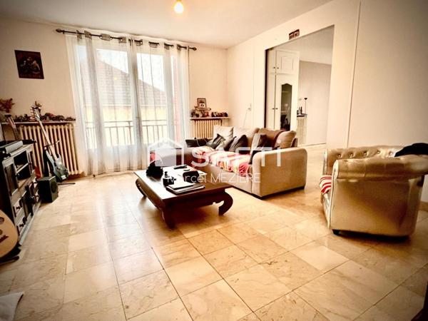 Très bien situé! Pas de vis à vis....