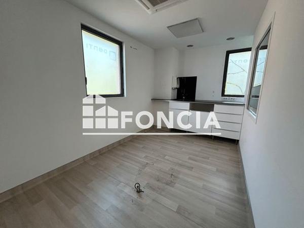 Location Local commercial 10 pièces 156 m² - ZAC STE ANNE BATIMENT B Sorgues 84700