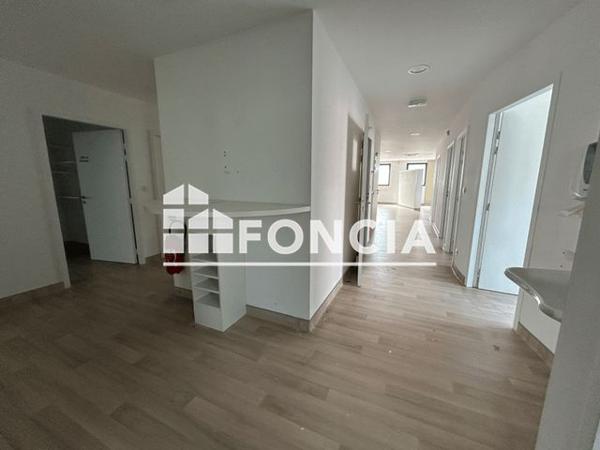 Location Local commercial 10 pièces 156 m² - ZAC STE ANNE BATIMENT B Sorgues 84700