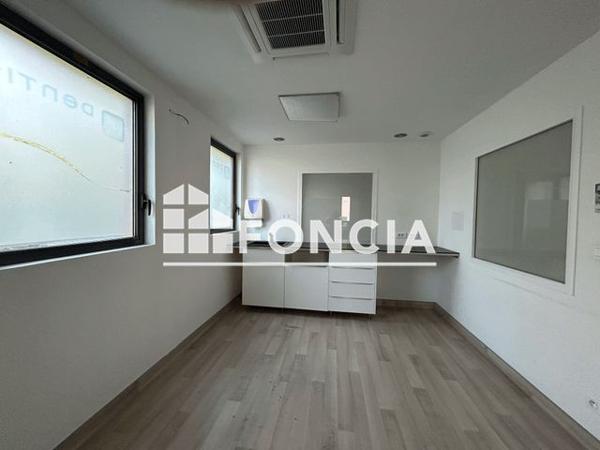 Location Local commercial 10 pièces 156 m² - ZAC STE ANNE BATIMENT B Sorgues 84700