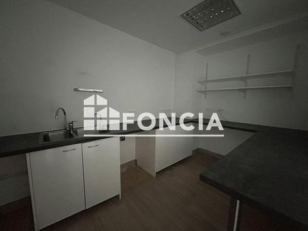 Location Local commercial 10 pièces 156 m² - ZAC STE ANNE BATIMENT B Sorgues 84700