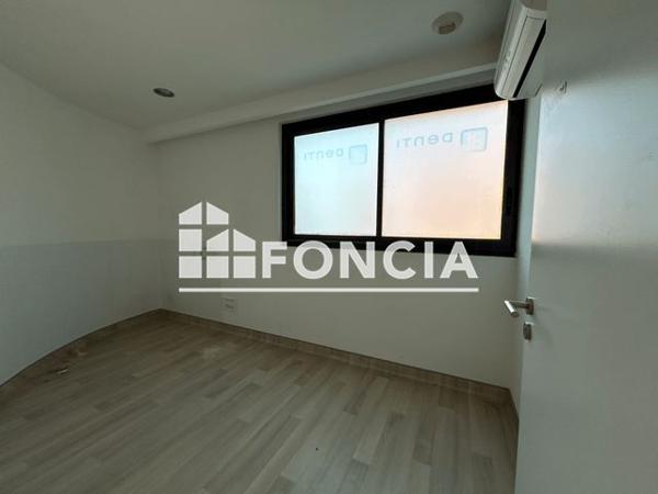 Location Local commercial 10 pièces 156 m² - ZAC STE ANNE BATIMENT B Sorgues 84700