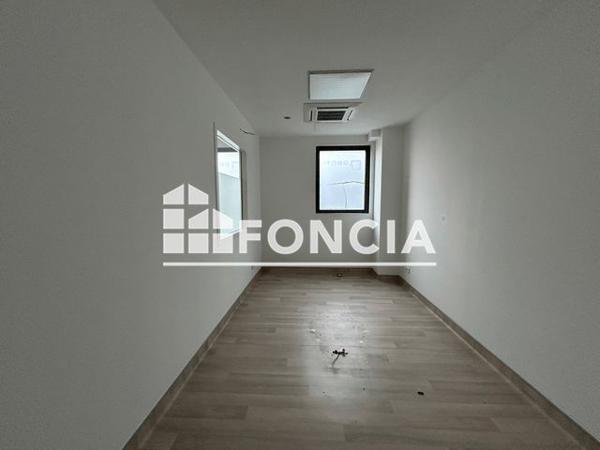 Location Local commercial 10 pièces 156 m² - ZAC STE ANNE BATIMENT B Sorgues 84700