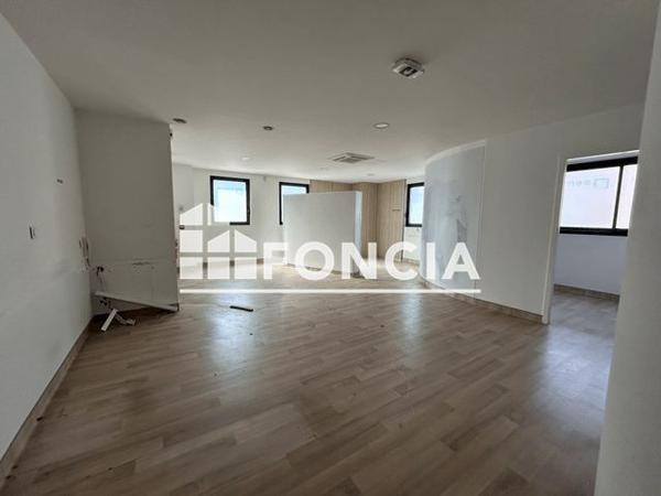 Location Local commercial 10 pièces 156 m² - ZAC STE ANNE BATIMENT B Sorgues 84700