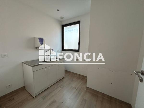 Location Local commercial 10 pièces 156 m² - ZAC STE ANNE BATIMENT B Sorgues 84700