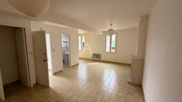 SAINTES- Ensemble immobilier