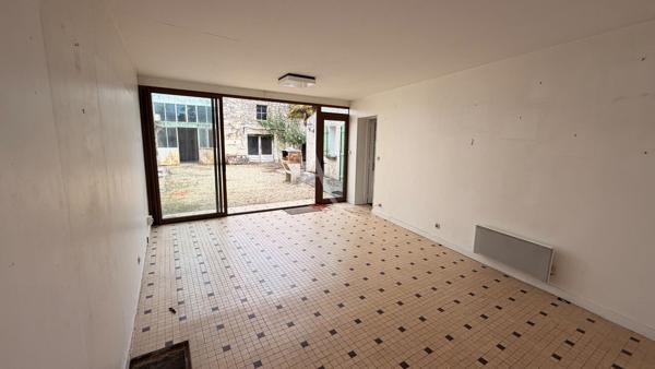 SAINTES- Ensemble immobilier