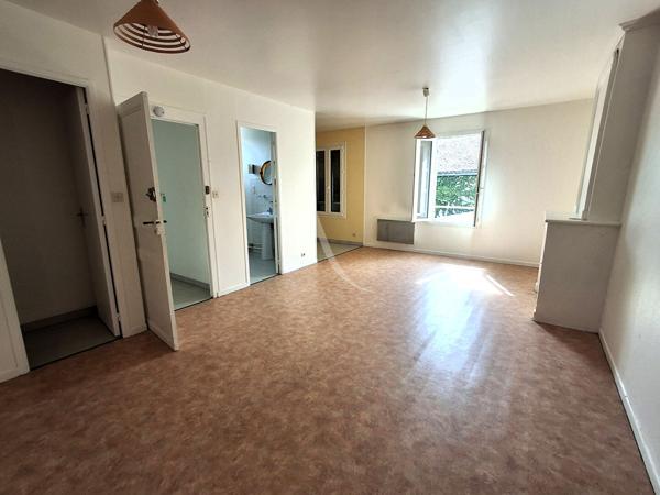 SAINTES- Ensemble immobilier