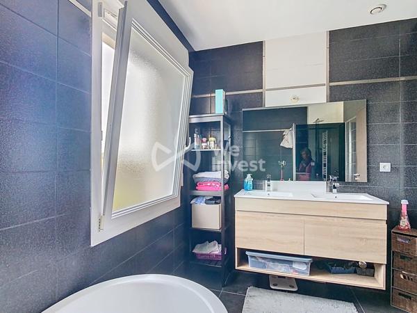 Appartement récent 139m² + balcon + garage + 2 parks