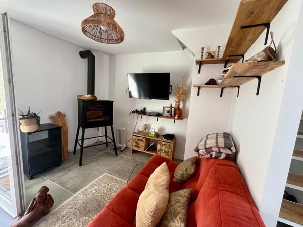 ENSEMBLE DE DEUX MAISONS