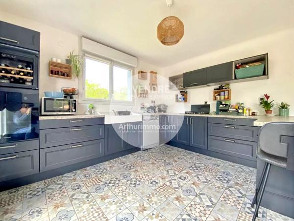 Vente                                                      Maison
                        
                     8 pièces                      200 m2                     à Pornic
