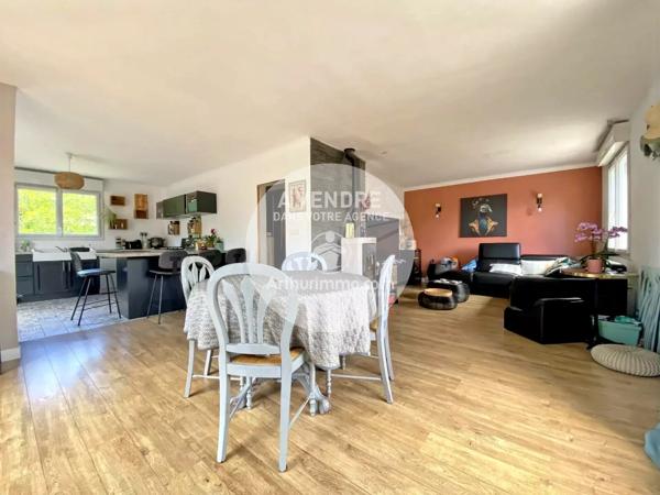 Vente                                                      Maison
                        
                     8 pièces                      200 m2                     à Pornic