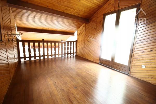 A vendre une maison de plain pied avec un jardin, une cour  et une cave pouvant être transformée en studio.