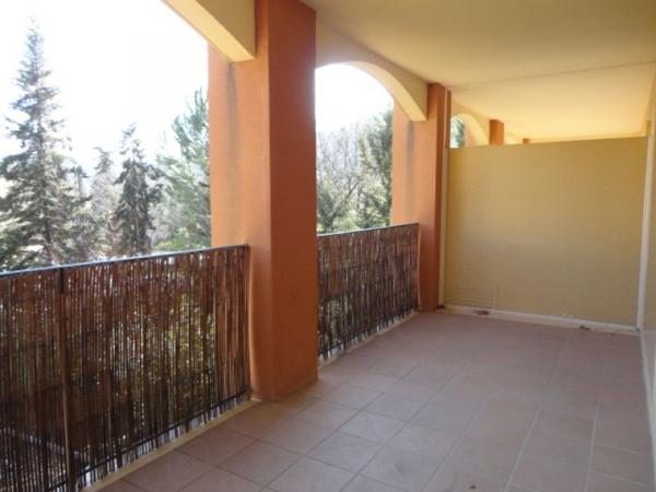 A LOUER - Aix-en-provence - T3 + Terrasse + Parking + Box