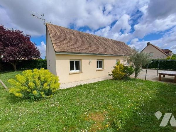 Argences centre, proche des commerces,

Maison de plain pied en bon état comprenant : entrée,...