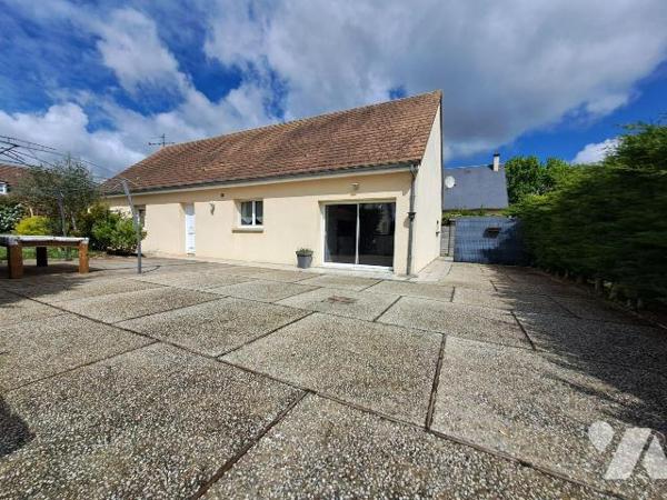 Argences centre, proche des commerces,

Maison de plain pied en bon état comprenant : entrée,...