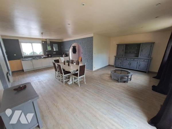 Argences centre, proche des commerces,

Maison de plain pied en bon état comprenant : entrée,...