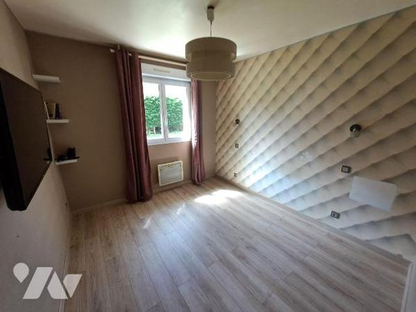 Argences centre, proche des commerces,

Maison de plain pied en bon état comprenant : entrée,...