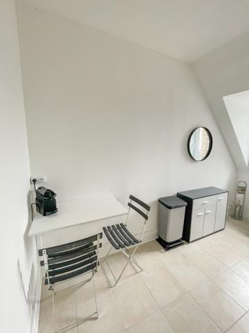 Paris 16ème - À LOUER - Petit 2 pièces meublé de 18,88 m²