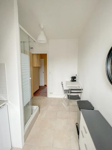 Paris 16ème - À LOUER - Petit 2 pièces meublé de 18,88 m²