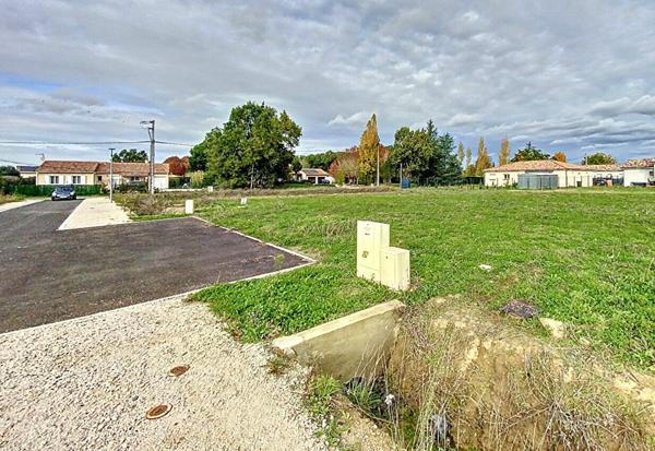 Joli terrain à bâtir de 666 m² plat et viabilisé à La Ville Dieu Du Temple