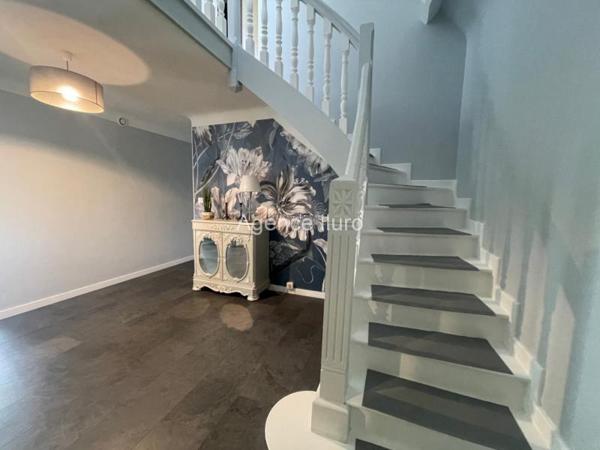 Maison - Proximite oloron-sainte-marie - Réf.:205335 PROXIMITE IMMEDIATE OLORON - TRES BELLE VILLA RENOVEE T6 AVEC PISCINE ET JARDIN CLOS -