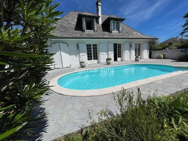 Maison - Proximite oloron-sainte-marie - Réf.:205335 PROXIMITE IMMEDIATE OLORON - TRES BELLE VILLA RENOVEE T6 AVEC PISCINE ET JARDIN CLOS -