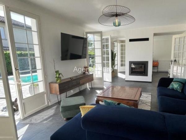 Maison - Proximite oloron-sainte-marie - Réf.:205335 PROXIMITE IMMEDIATE OLORON - TRES BELLE VILLA RENOVEE T6 AVEC PISCINE ET JARDIN CLOS -
