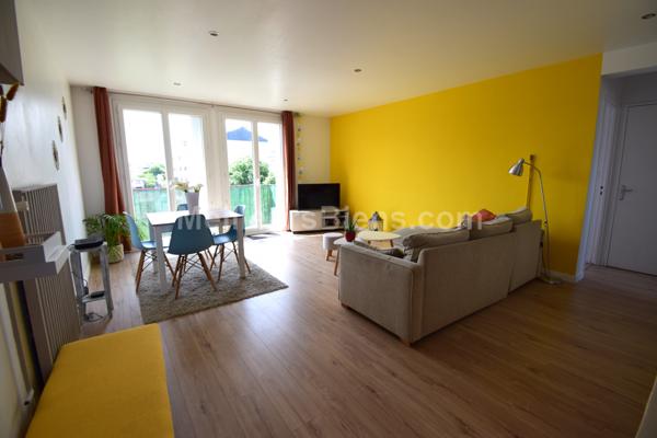 LAVAL - Appartement 2 chambres avec balcon, cave et parking