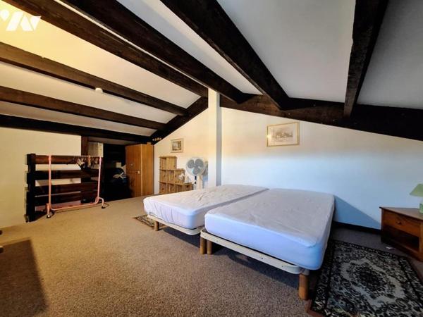 Duplex traversant à 5 minutes des plages