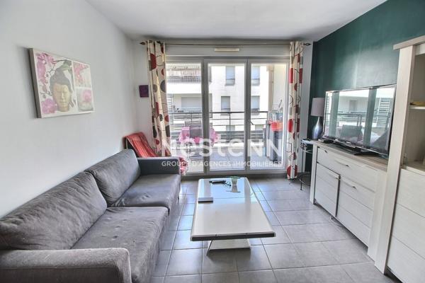PORTES DE LYON - SECTEUR CENTRE VILLE - T2 - 40M²- RESIDENCE SECURISEE - RECENTE - GARAGE - CAVE - PROCHE TRAMWAY - BUS - GARE - A6 - A7 - ROCADE EST