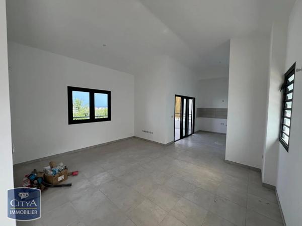 Appartement à louer 3 pièces 67.1m² Saint-Pierre (97410)