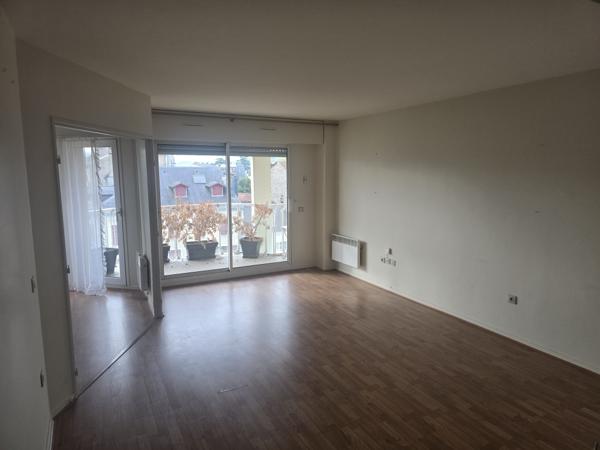 A VENDRE 3P 67m² VUE TRAVERSANT AVEC BALCON LES HESPERIDES COURS BOSQUET A PAU