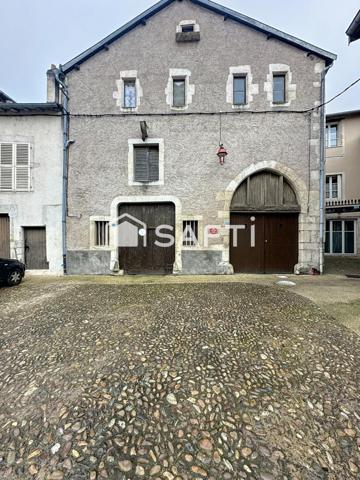 Immeuble de 450 m2 à rénover Avec 2 garages en RDC